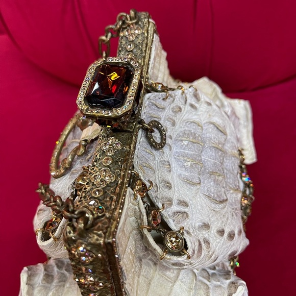 Rare Clara Kasavina Beige & Crystals Crocodile Katrina handbag with chain - Picture 8 of 14